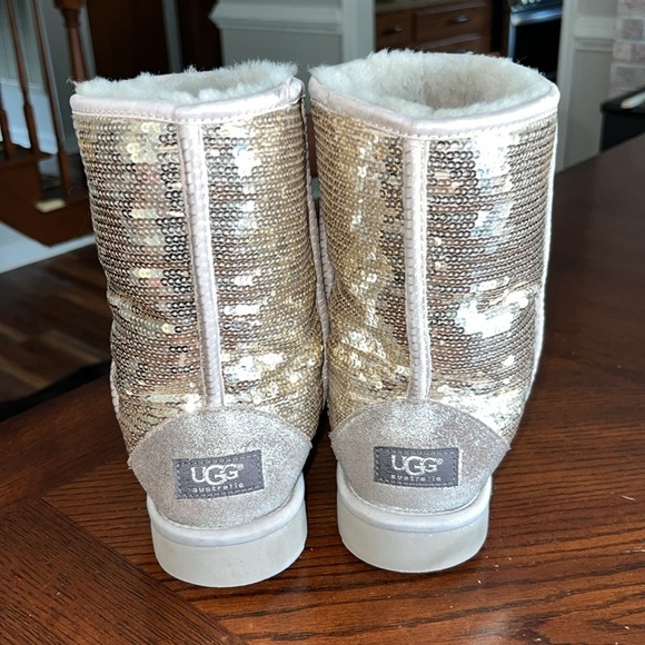 Gold Women’s UGH Classic Short Sequin Boots in size 8 - Picture 3 of 10